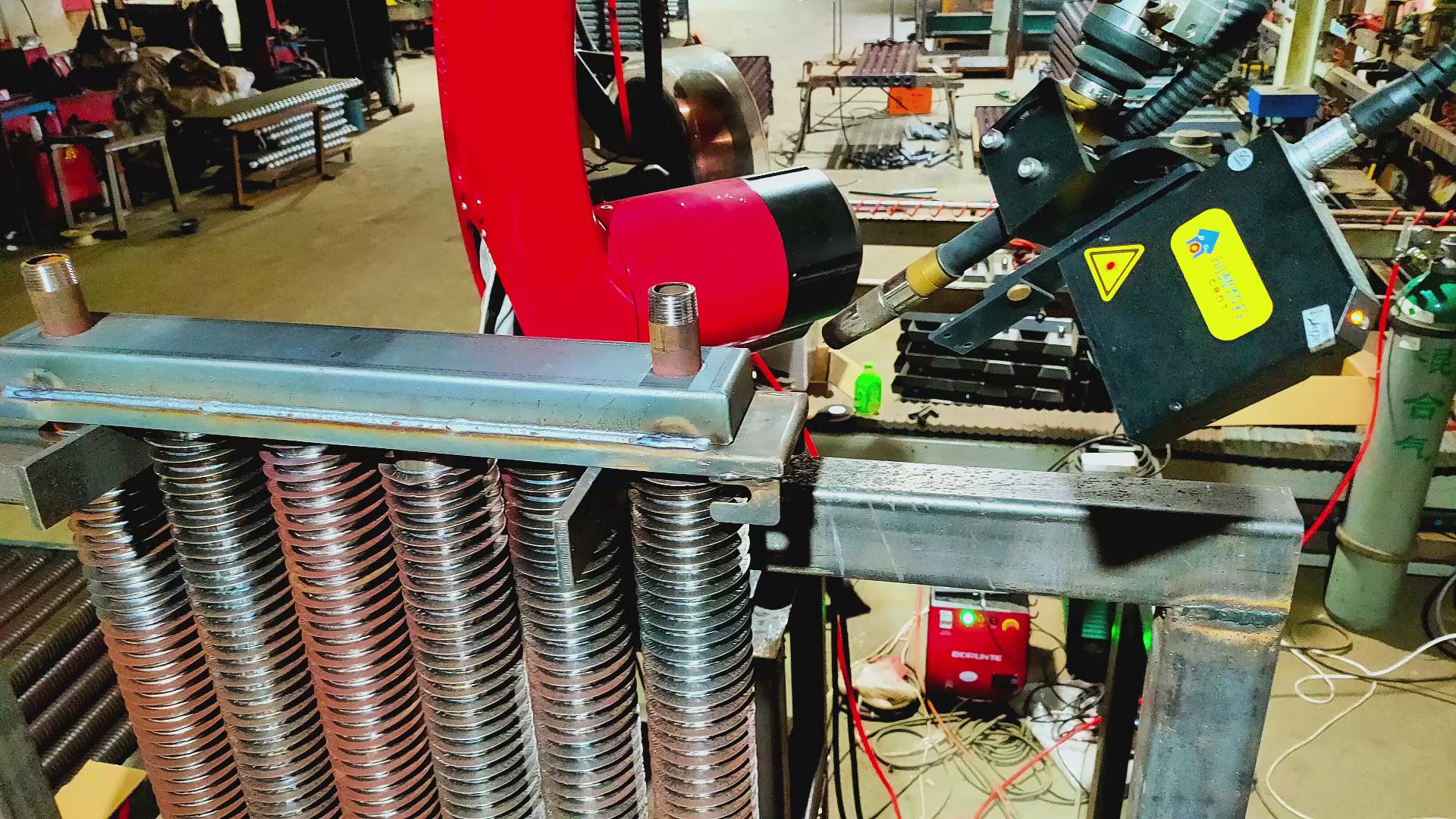 激光视觉焊缝跟踪与路径规划技术助力暖气片焊接自动化升级