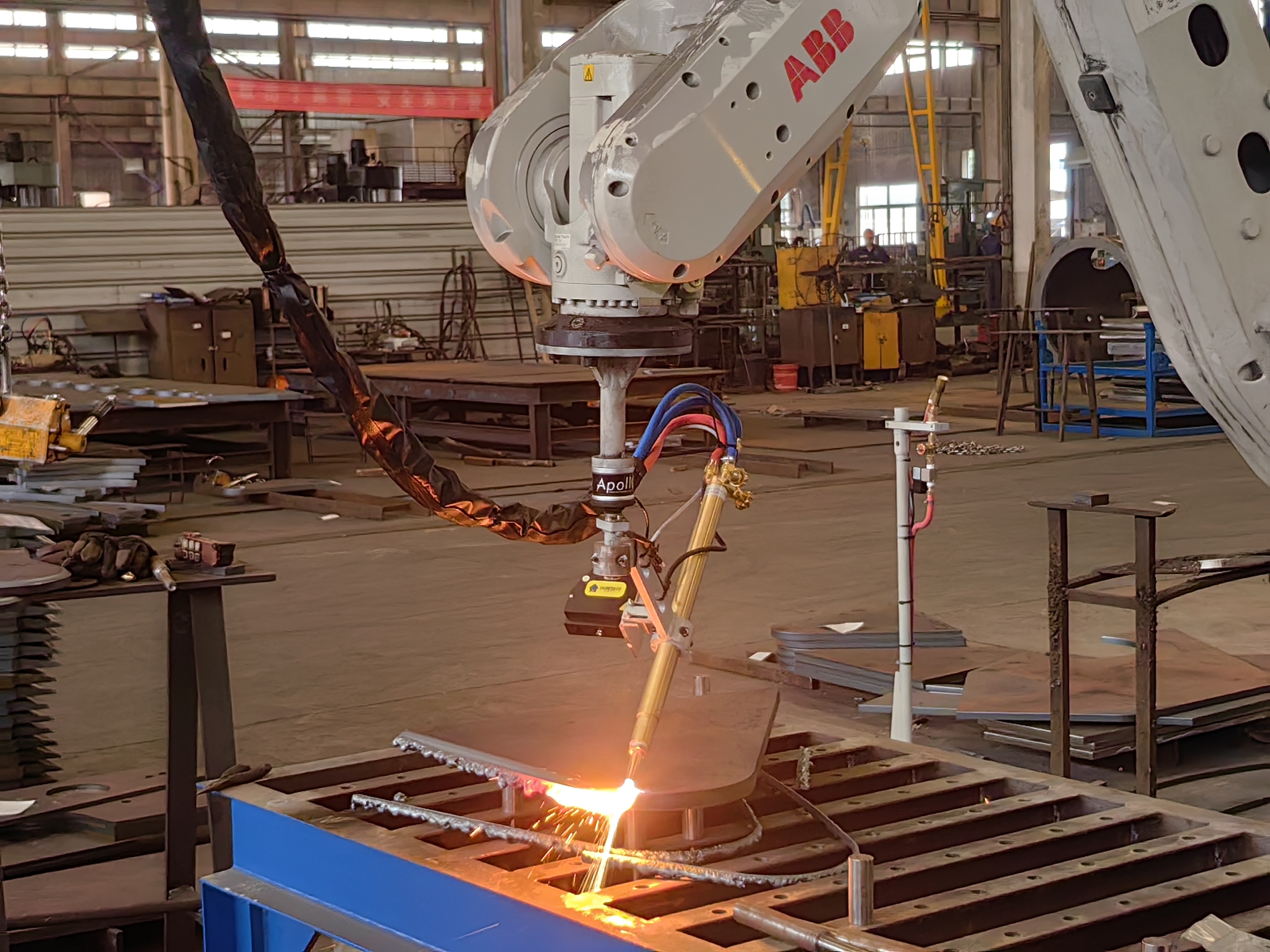 激光焊缝跟踪系统适配ABB机器人在工程机械零部件自动切割中的应用