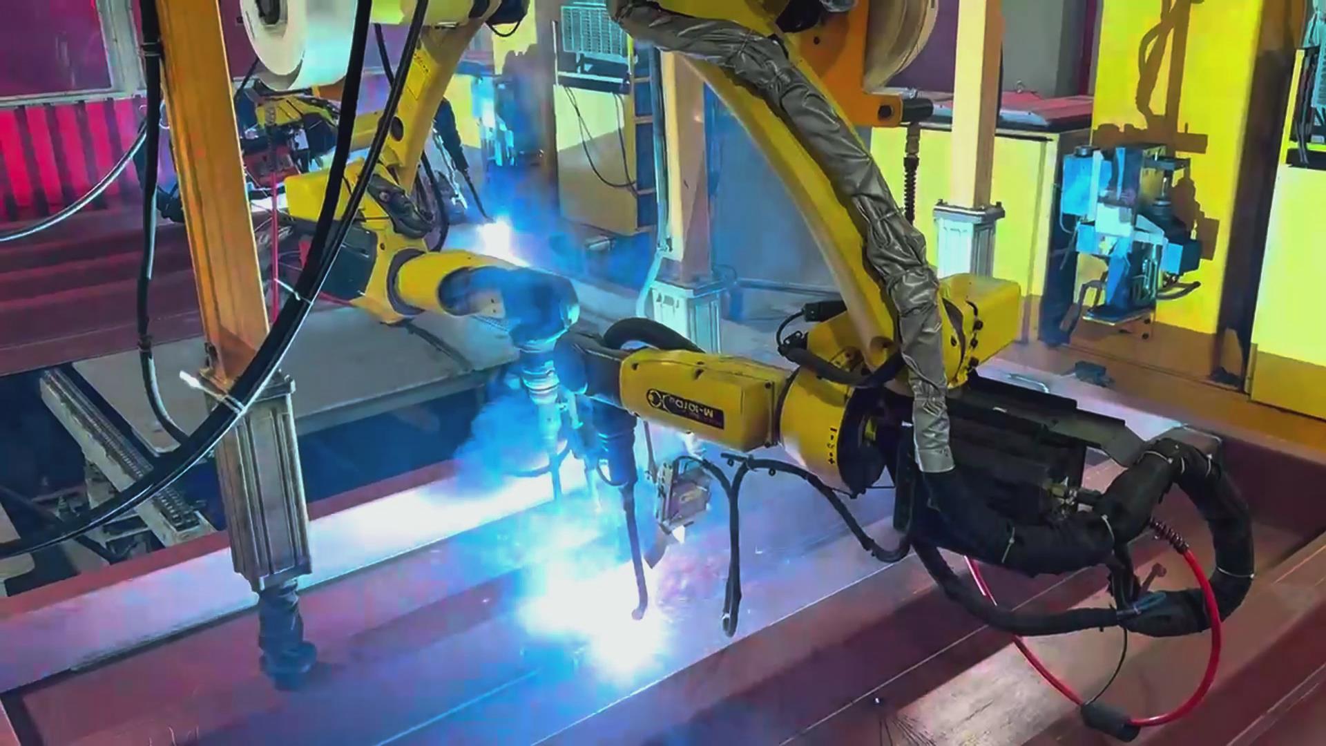 ky体育激光焊缝跟踪系统在发那科机器人焊接火车端墙中的应用